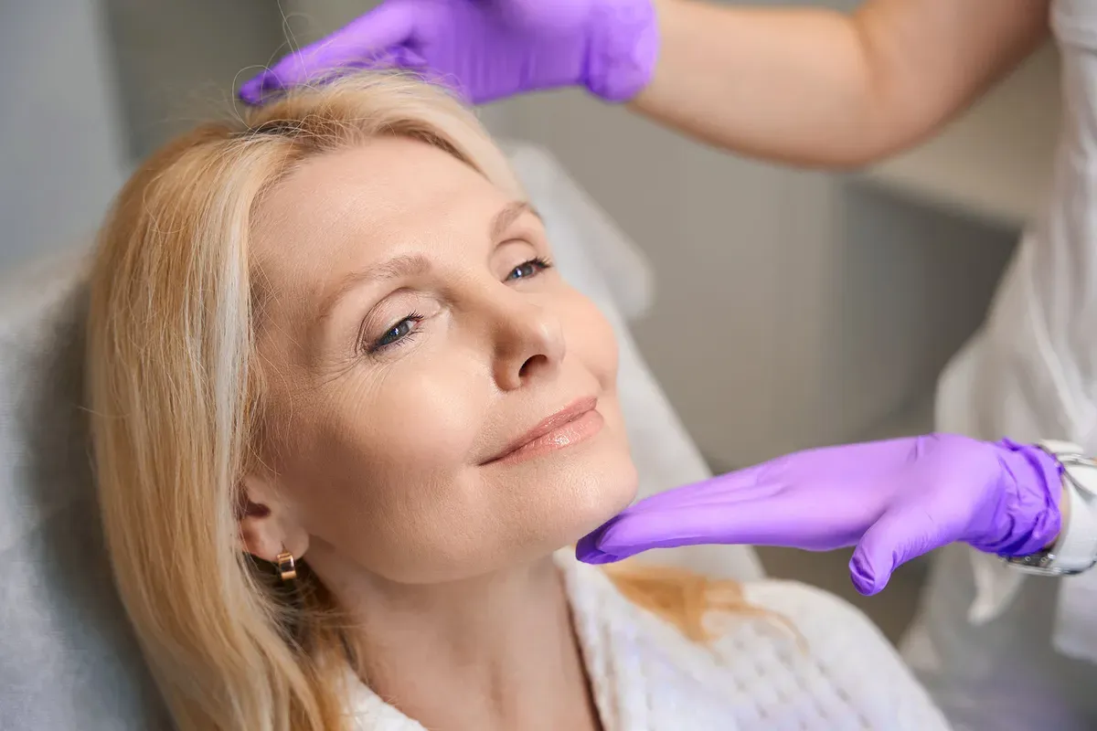 Modificirani Facelift Zadovoljna Pacijentica