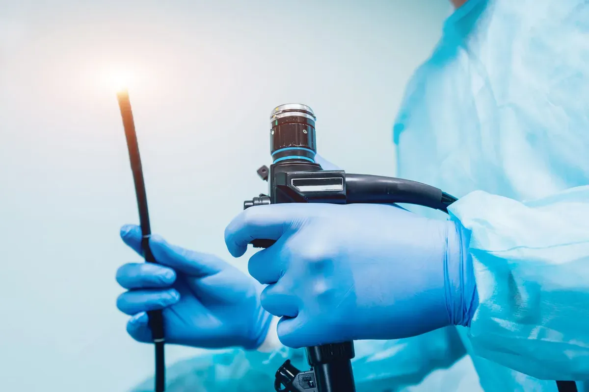 Lijecnik Drzi Endoskop