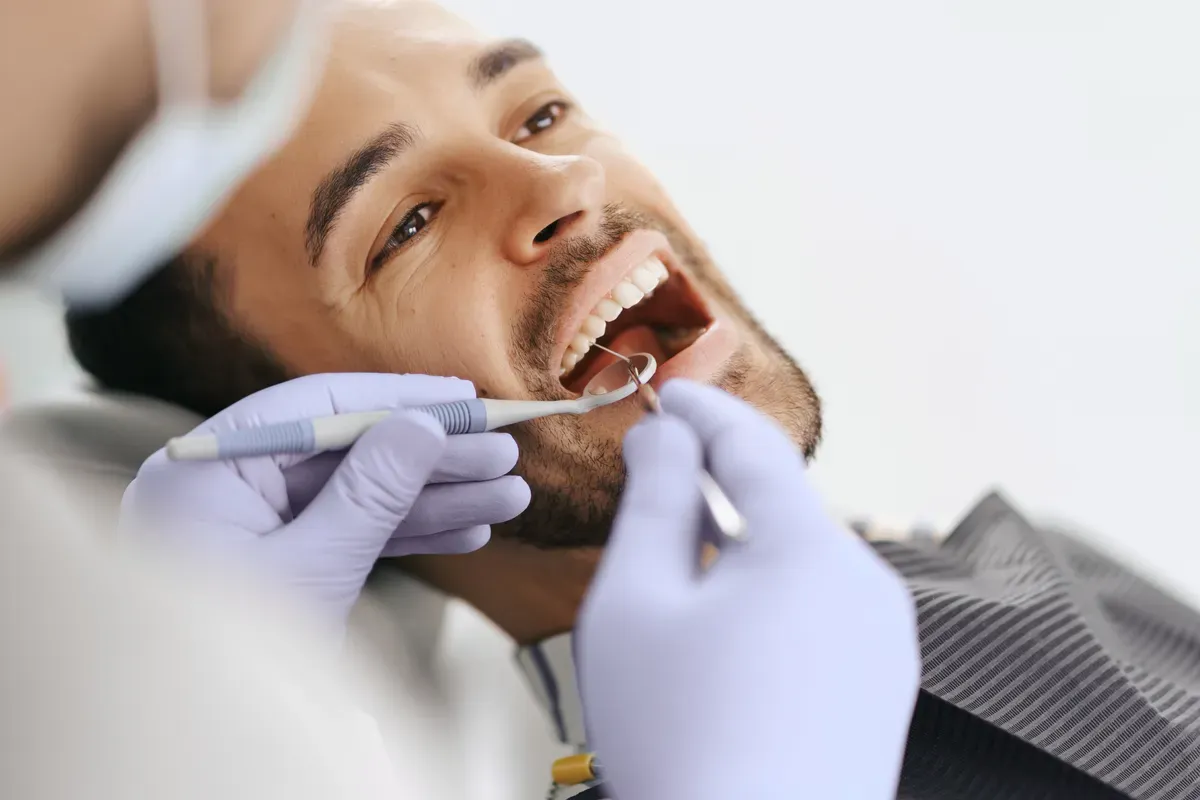 Muškarac Kod Zubara