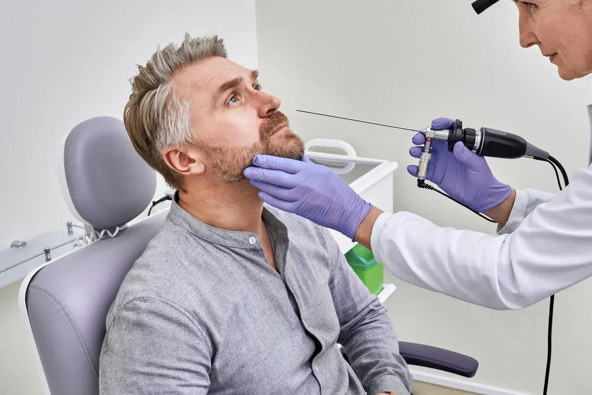 Muskarac Na Endoskopskom Orl Pregledu Nosa